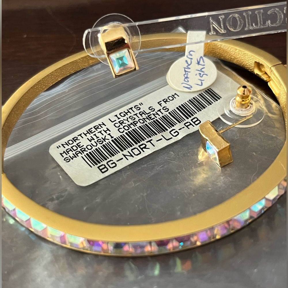 Matching Gold Bangle with Earrings - Picture 2 of 6